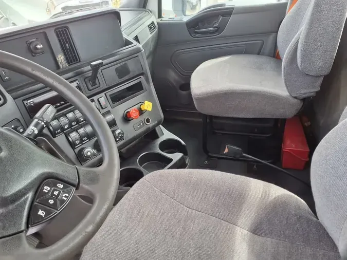 2019 NAVISTAR INTERNATIONAL LT625 DAYCAB T/A