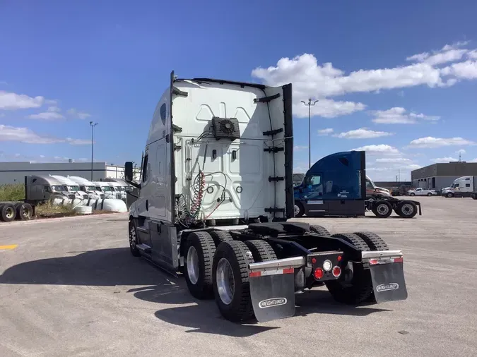 2022 Freightliner Cascadia 126