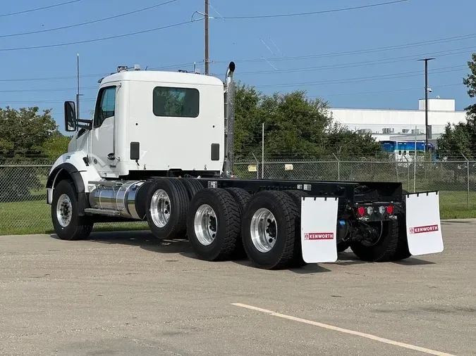 2025 Kenworth T880