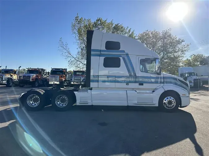 2022 VOLVO VNL64T860