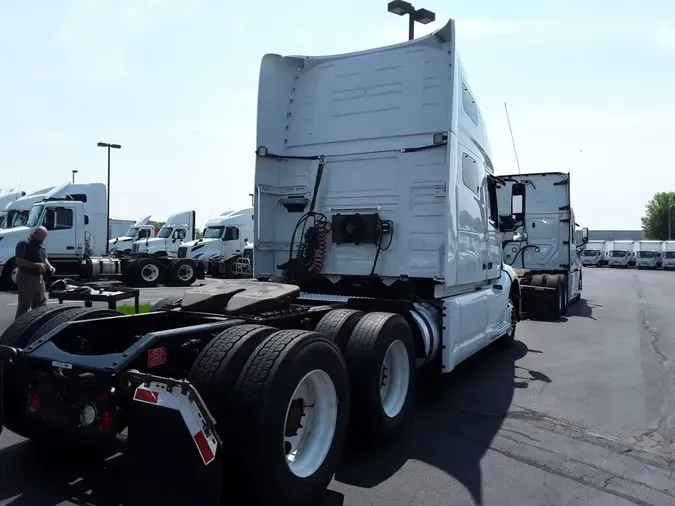 2021 VOLVO VNL64T-760