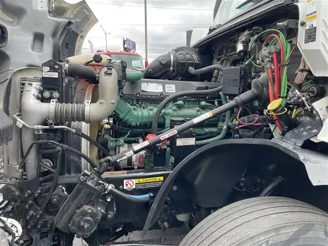 2020 VOLVO VNL760
