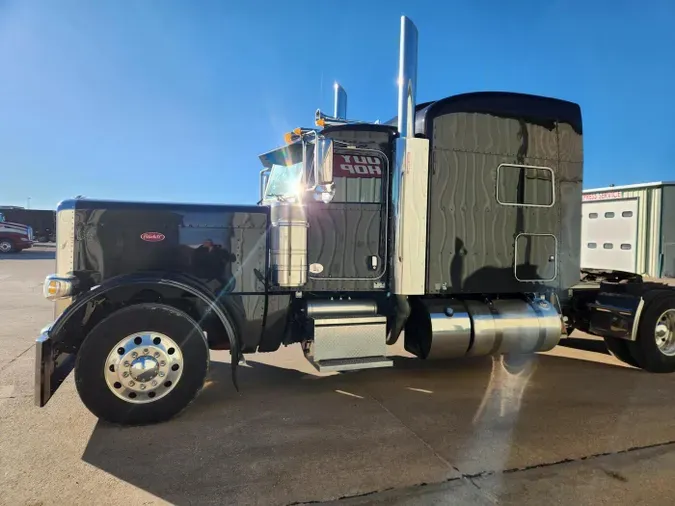 2023 Peterbilt 389