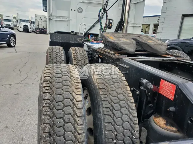 2021 VOLVO VNL64T740