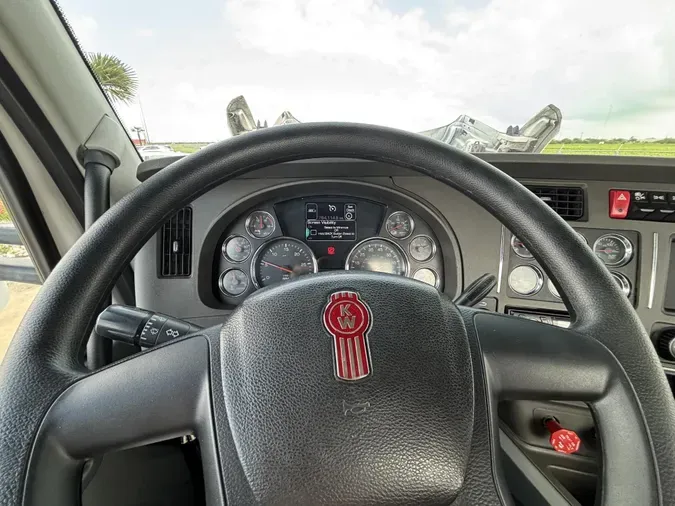 2017 Kenworth T880