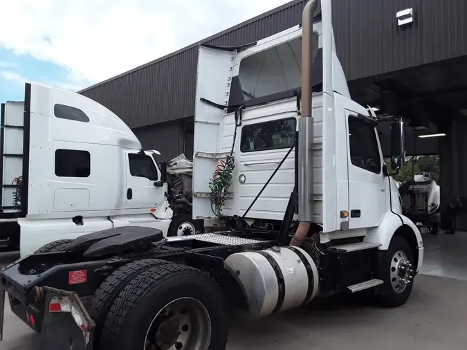 2019 VOLVO VNR42T 300