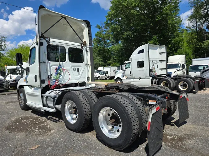 2019 FREIGHTLINER/MERCEDES CASCADIA 125