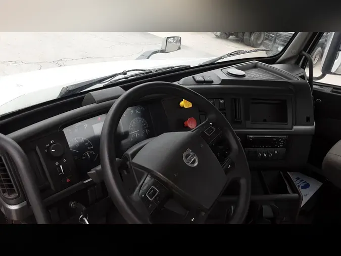 2020 Volvo VNL300