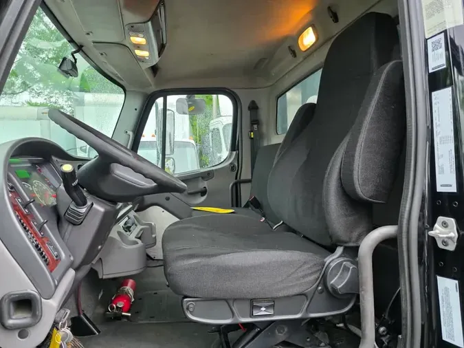 2018 FREIGHTLINER M2 106