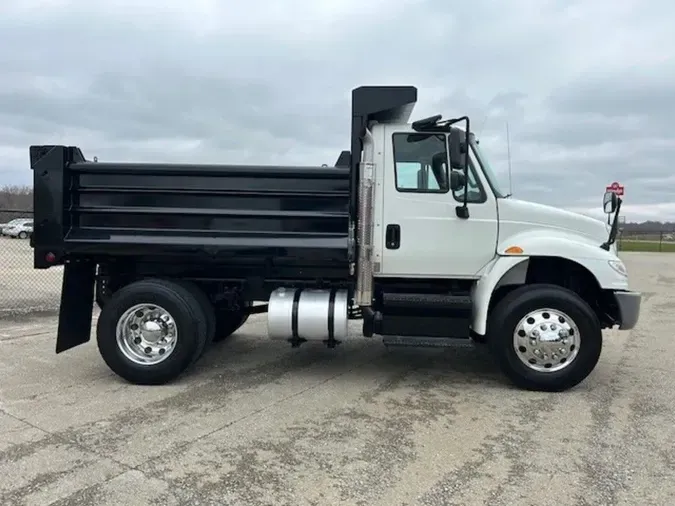 2018 International MV Series Day Cab