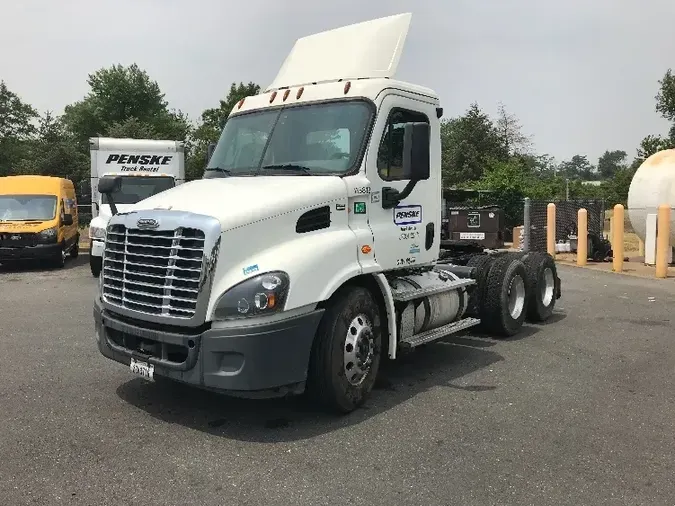 2016 Freightliner X11364ST