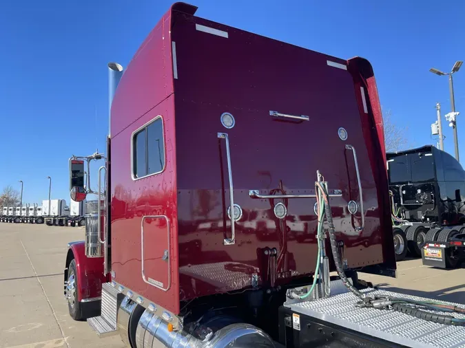 2024 Peterbilt 389