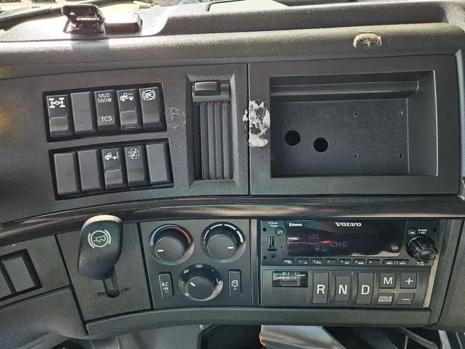 2024 VOLVO VNL64T860