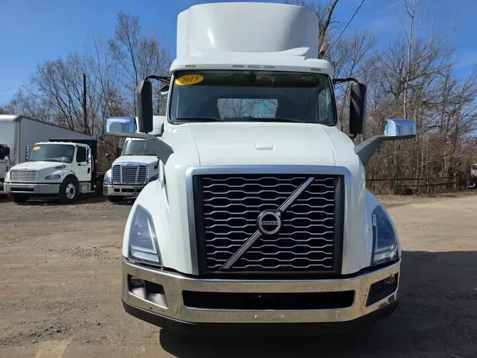 2019 VOLVO VNL64T-300