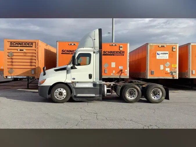 2020 Freightliner Cascadia 126