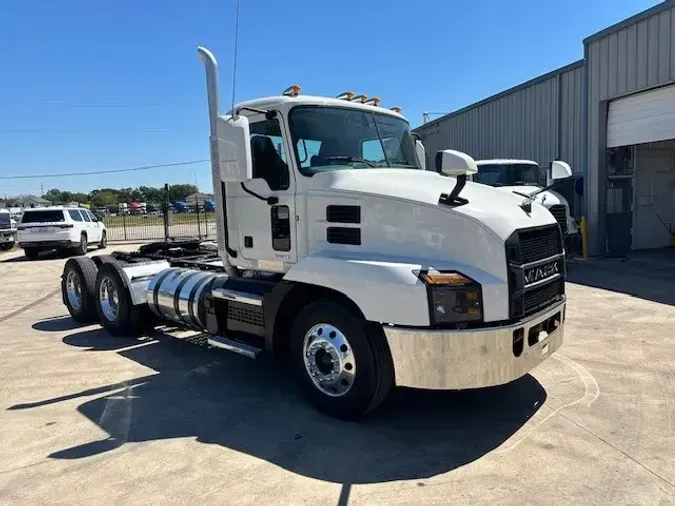 2022 MACK AN64T