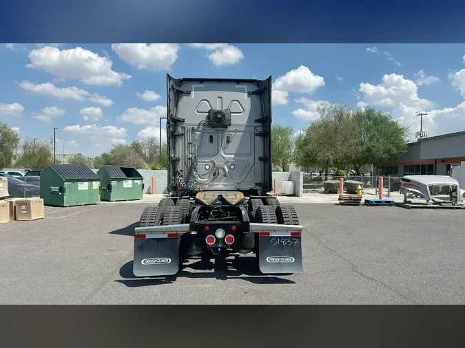 2021 Freightliner Cascadia 126