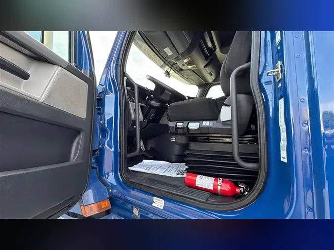 2019 FREIGHTLINER CA126