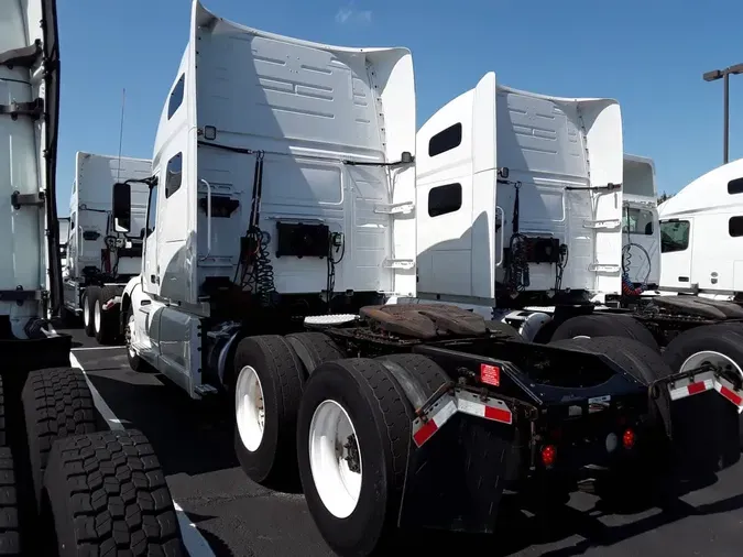 2020 VOLVO VNL64T-760