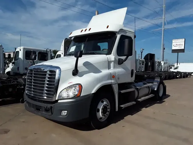 2020 FREIGHTLINER CASCADIA 125dea6aab7395ef369fbead4c36eb550f9