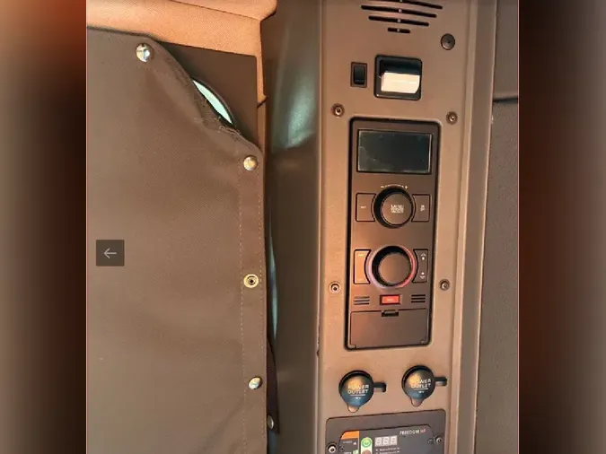 2021 VOLVO VNL64T860