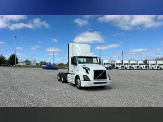 2018 Volvo VNL300