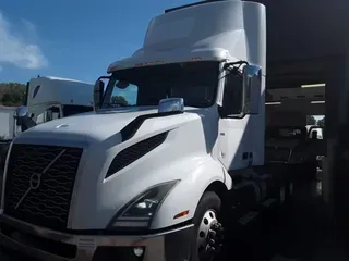 2019 VOLVO VNL64T-300