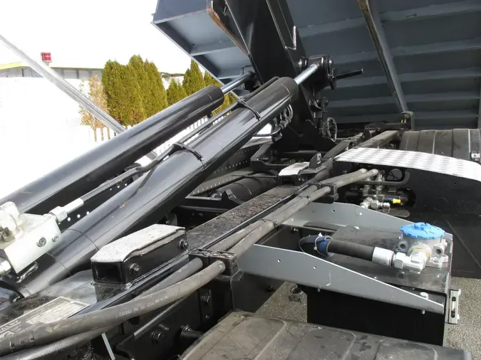 2019 FREIGHTLINER M2