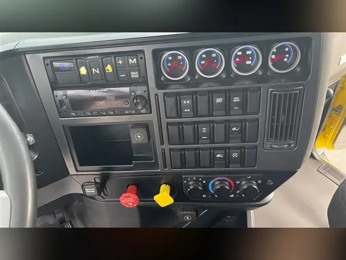 2022 MACK AN64T