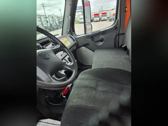 2018 FREIGHTLINER M2 106