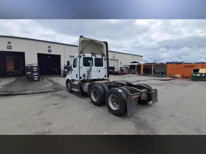 2020 Freightliner Cascadia 126