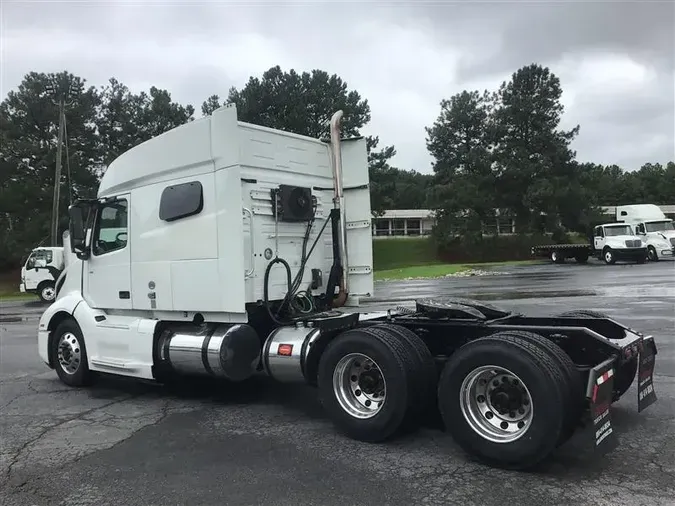 2019 VOLVO VNL740