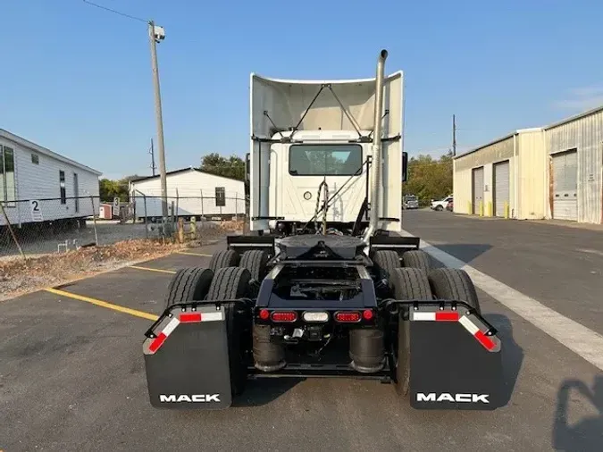 2025 MACK AN64T