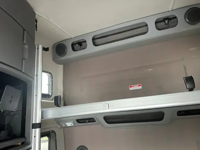 2020 VOLVO VNL64T860