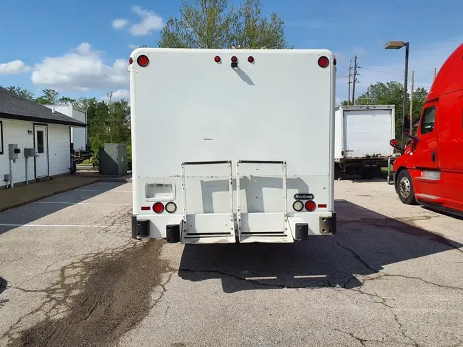 2017 FREIGHTLINER/MERCEDES M2 106