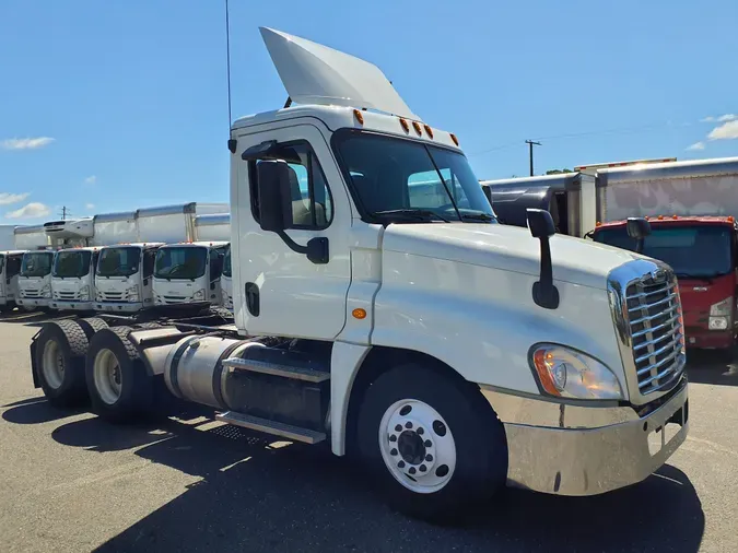 2016 FREIGHTLINER/MERCEDES CASCADIA 125