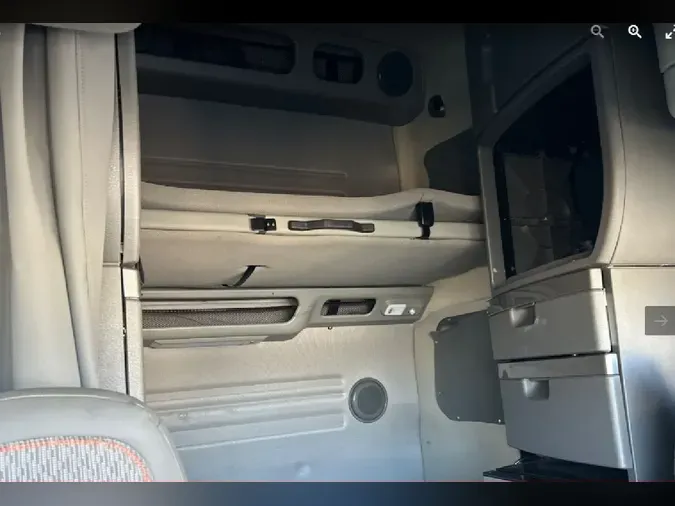 2025 VOLVO VNL64T860