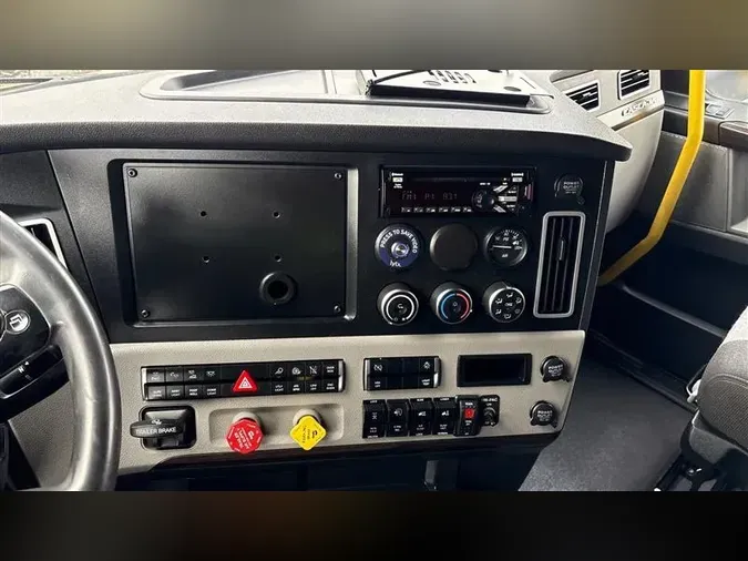 2021 FREIGHTLINER CA126