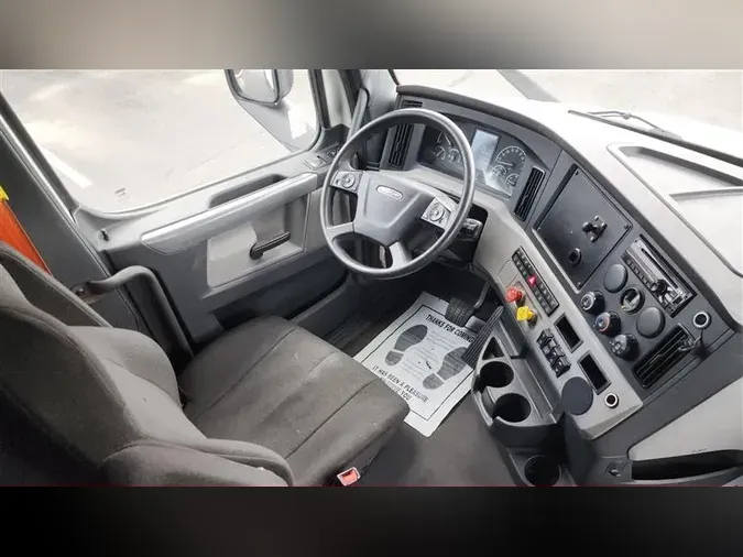 2021 FREIGHTLINER CA116