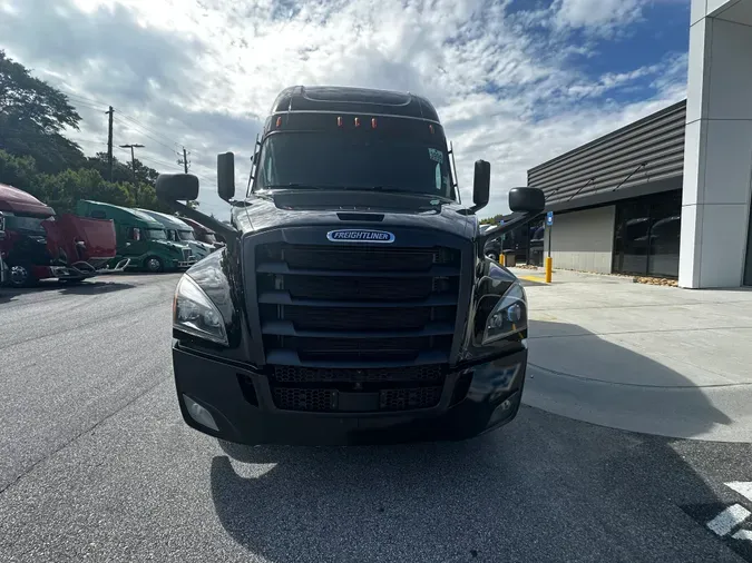 2021 Freightliner Cascadia 126