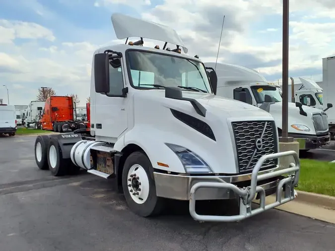 2019 VOLVO VNL64T-300