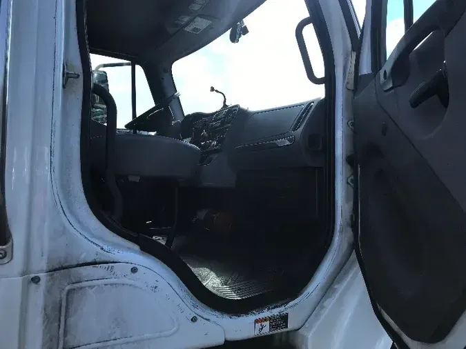2017 FREIGHTLINER M2