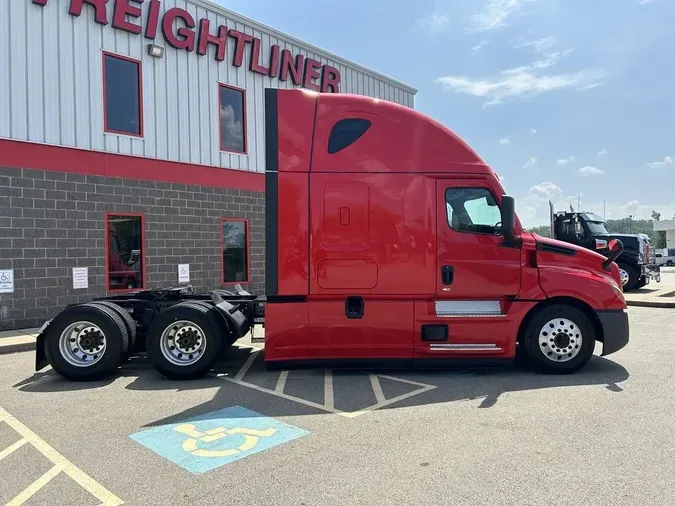 2022 Freightliner Cascadia 126