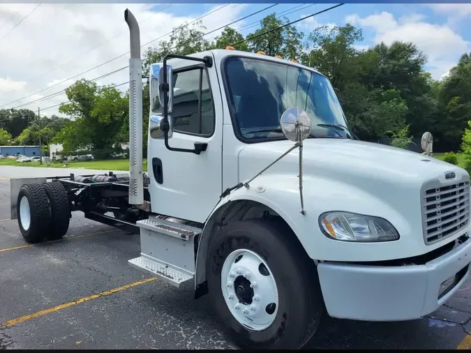 2017 FREIGHTLINER M2 106