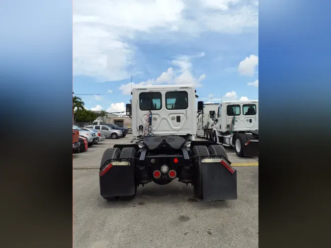 2016 FREIGHTLINER/MERCEDES CASCADIA 113