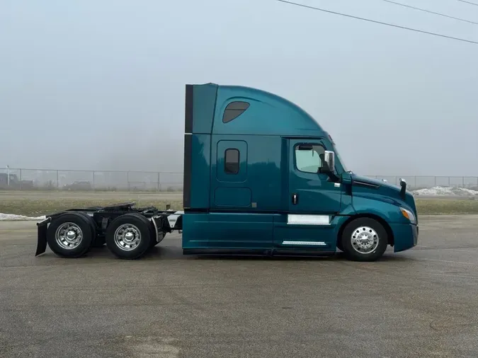 2022 FREIGHTLINER Cascadia 126