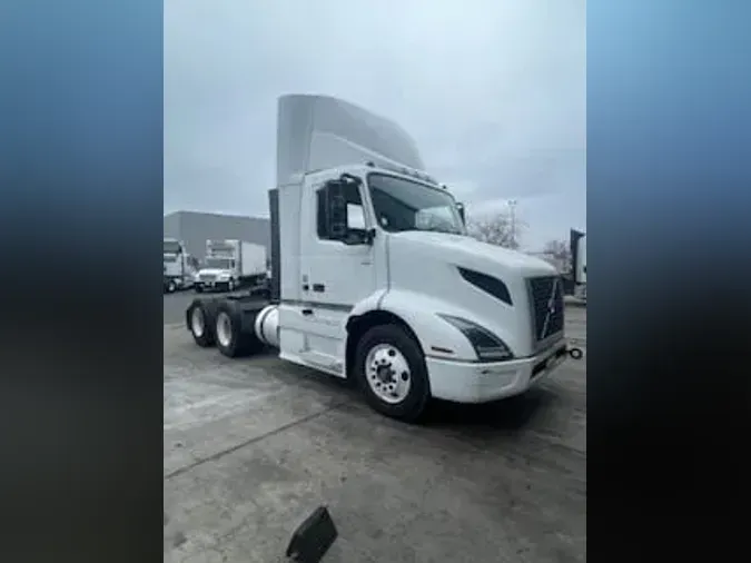 2018 VOLVO VNL64T-300