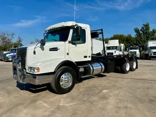 2018 VOLVO VHD64B200