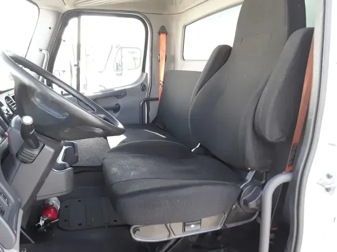 2018 FREIGHTLINER/MERCEDES M2 106