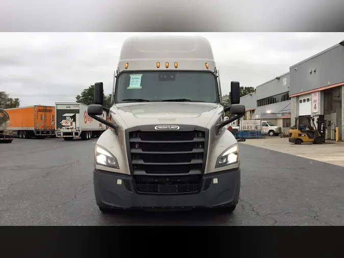 2022 Freightliner Cascadia 126